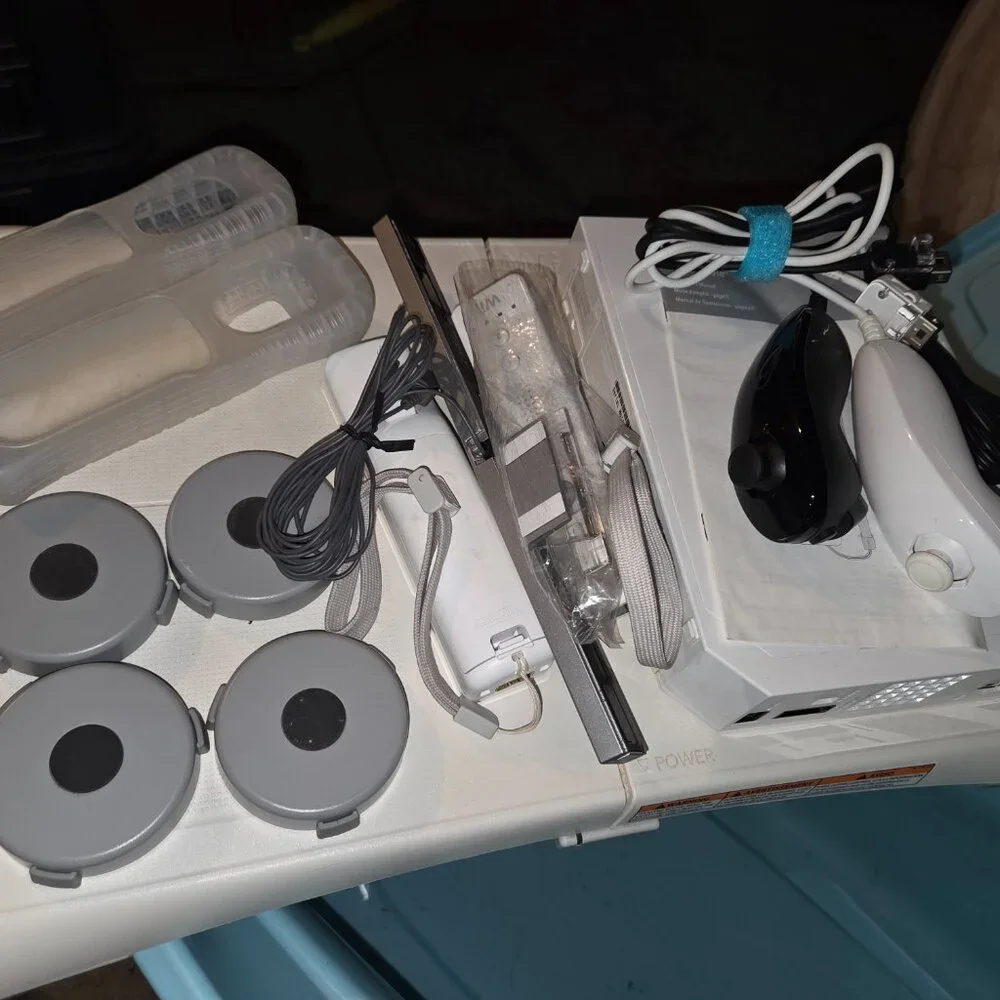 Classic Wii system with Balance Board [see description for parts available]
